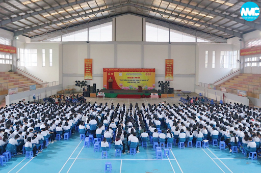 Lễ chào cờ tuần 24 của trường THPT Chuyên Nguyễn Trãi: Ngoại khoá “Phát triển văn hóa đọc trong kỷ nguyên số” cùng diễn giả Nguyễn Quốc Vương